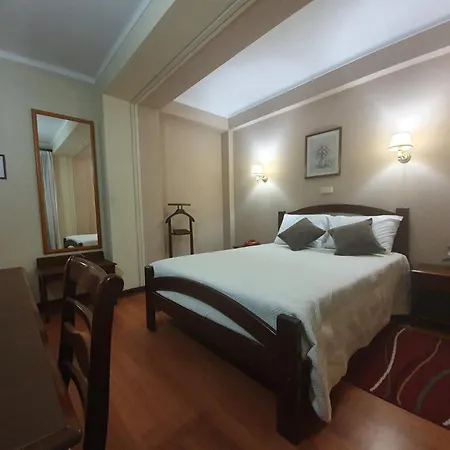 Peninsular Hotel 3*