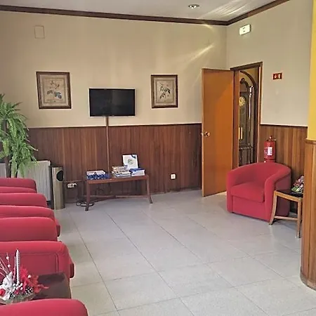 Peninsular Hotel 3*